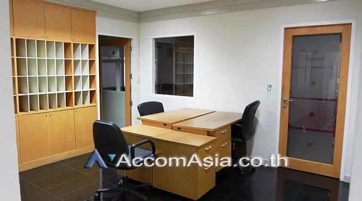  Office space For Rent in Sukhumvit, Bangkok  near BTS Ekkamai (AA18840)